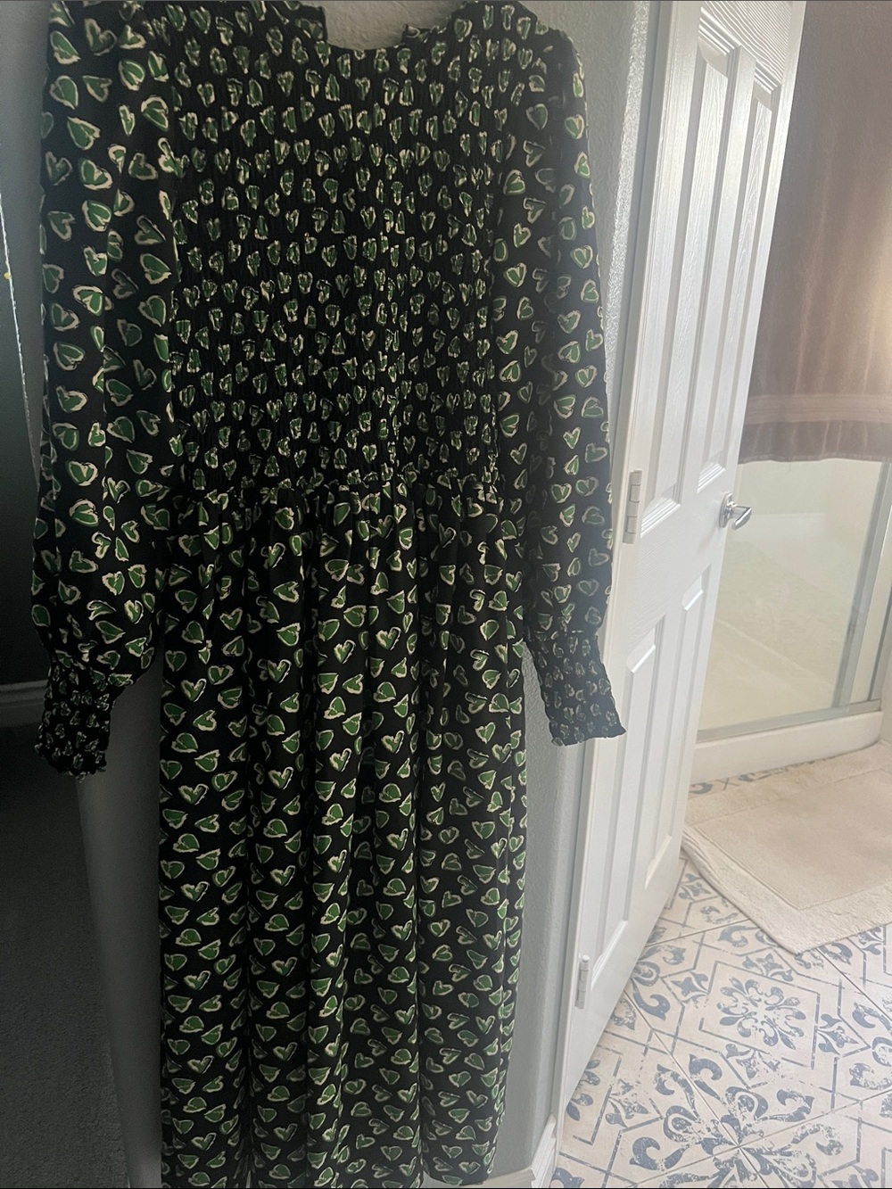 Zaikamoya - Antoinette - Long Sleeve Black Dress with Green Heart Print